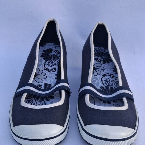 Nevada wedge sandals like new, size 8, blue