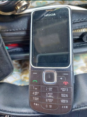 Nokia 2710 phone with buttons used, missing battery