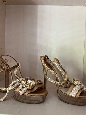 Galleria di Scarpe leather sandals size 38, like new