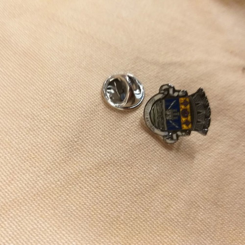 Collectible pins like new, set of 3 pieces