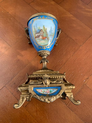 Αντίκα Βάζο Sevres style 19ου αιώνα ζωγραφισμένο στο χέρι, ormolu