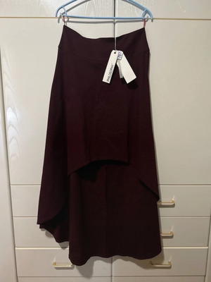 Maki Philosophy skirt new, size medium, burgundy, asymmetrical