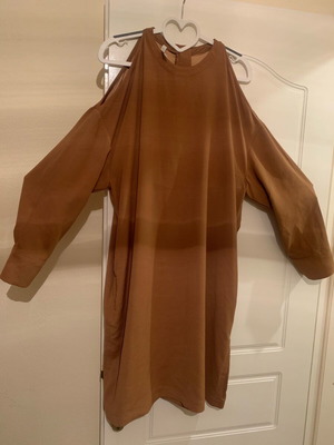 Knee-length dress brown new with pockets