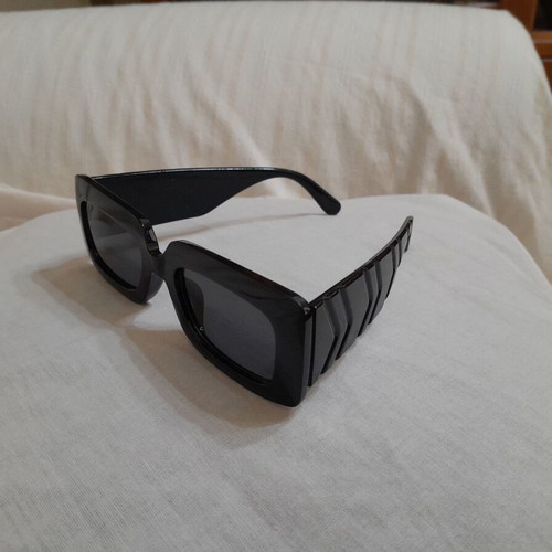 LS 4831 Women's Sunglasses like new, black, UV 400 protection