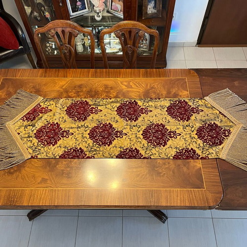 Table runner used, dimensions 160x44cm