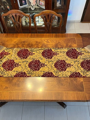 Table runner used, dimensions 160x44cm