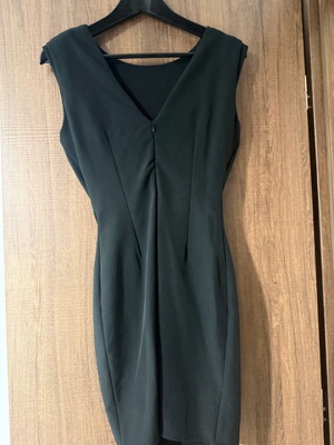 Zara short black dress with V back size S like new