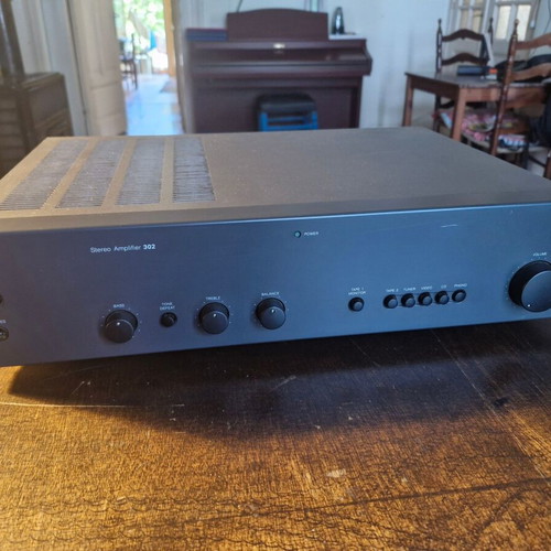 Nad 302 amplifier like new, high power stereo