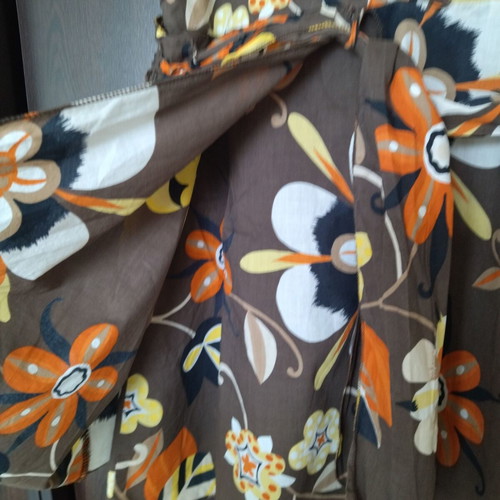Please top like new, women's with adjustable ties, colorful