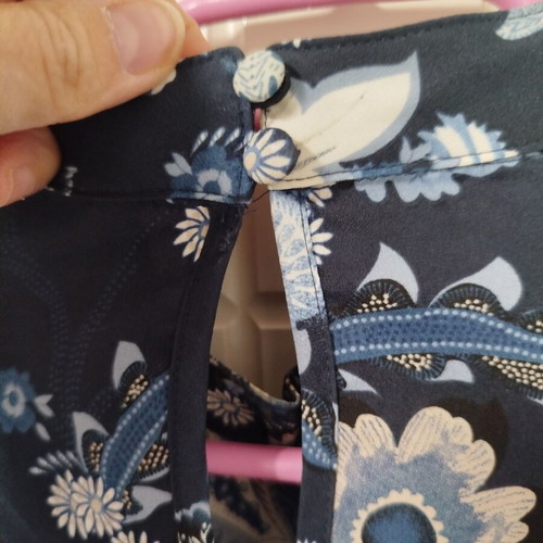 Benetton women's blue floral blouse size M like new
