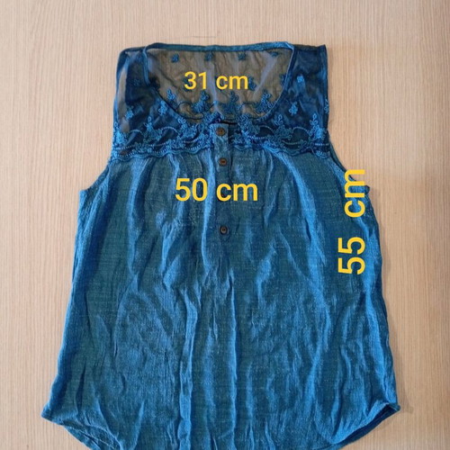 Mine women's top size M like new, petrol green