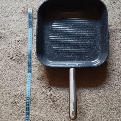 Neoflam grill pan like new with non-stick coating