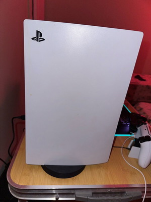 Sony PlayStation 5 (PS5) σε άριστη κατάσταση με 2 χειριστήρια DualSense και βάση φόρτισης