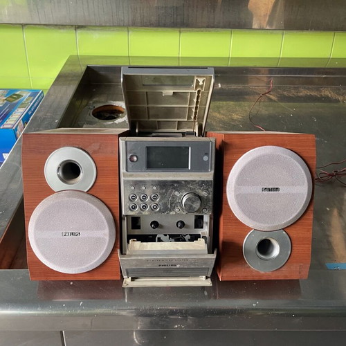 Phillips stereo system used, MP3 micro-hifi system