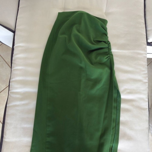 Zara green high-waisted skirt with front slit, like new
