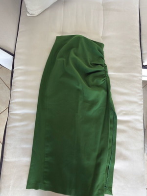 Zara green high-waisted skirt with front slit, like new