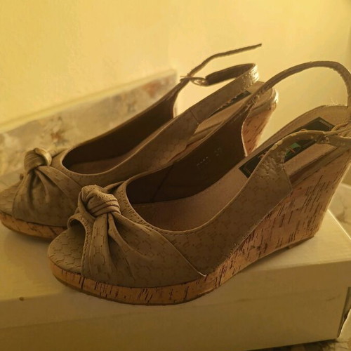 Platform sandal with cork like new, beige, size 39