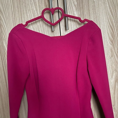 Zara short fuchsia dress used with open back and long sleeve