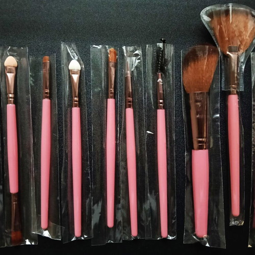 Makeup brush set of 18 new, pink color