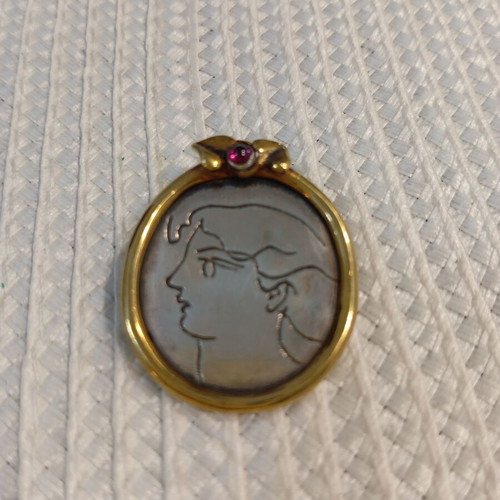 Vintage silver 925 pin pendant with red stone, like new