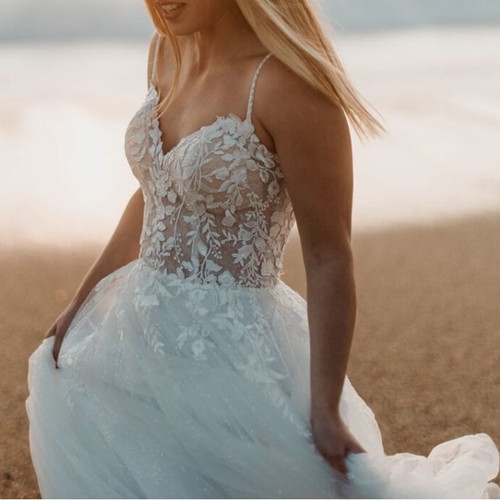 Demetrios wedding dress like new, romantic and boho style, size M