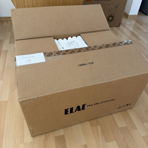 Elac Vela BS 404.2 walnut speakers used, bookshelf type
