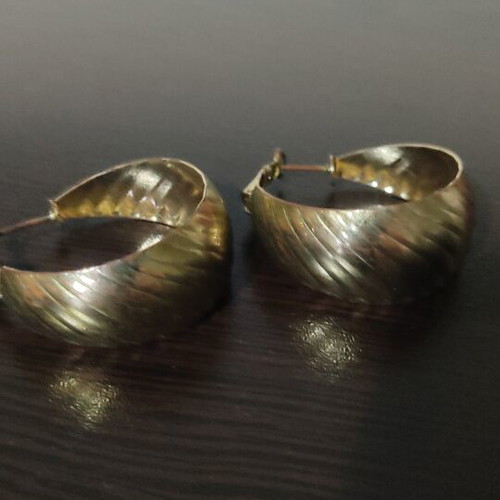 Set of 3 pairs of earrings like new, gold tone