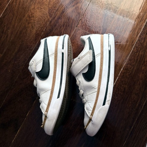 Nike casual shoes for boys size 27, white