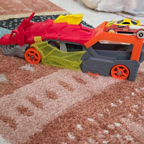 Hot Wheels City Dragon Launch Transporter like new