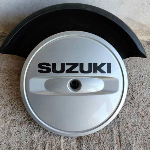 Suzuki Vitara spare wheel cover like new with base