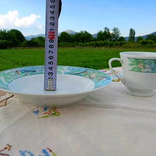 Porcelain set with cups and saucers like new