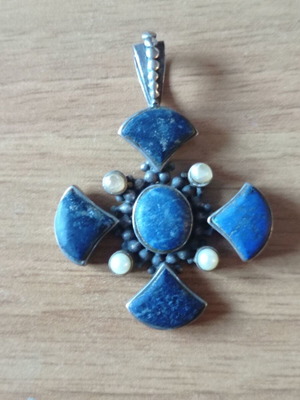 Handmade 925 silver cross pendant with blue lapis lazuli stones