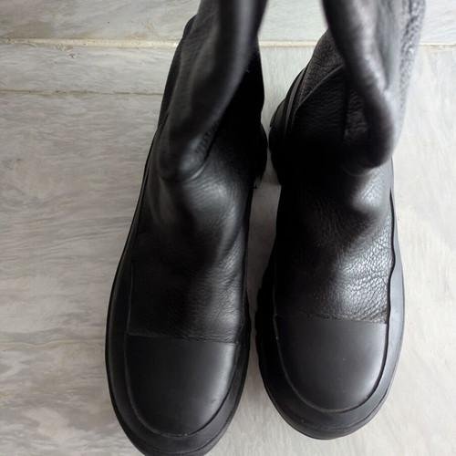 Zara leather boots with Vibram soles like new, size 38