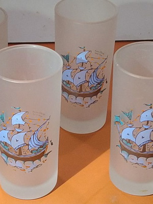 Set of 5 glasses with design from the folk art museum