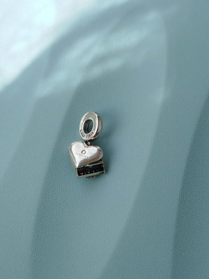 Символ Pandora пиано употребяван