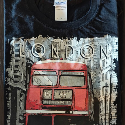 Gildan T-shirt with London bus print, black, size L