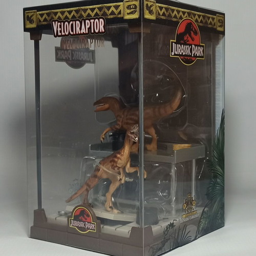 The Noble Collection Jurassic Park Velociraptors PVC Diorama Set new