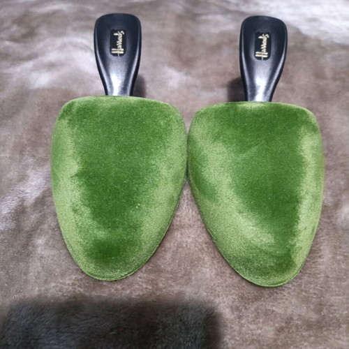Vintage green velvet shoe trees Harrods like new