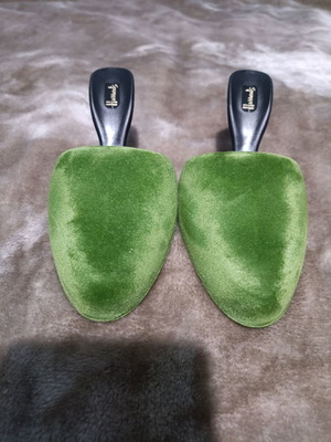 Vintage green velvet shoe trees Harrods like new