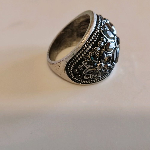 Silver-colored ring with stones like new