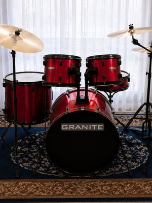 Σετ ντραμς Granite σαν καινούργιο, πλήρες με σκαμπό και αναλόγιο
