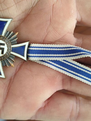 Mother Cross medal from World War II like new