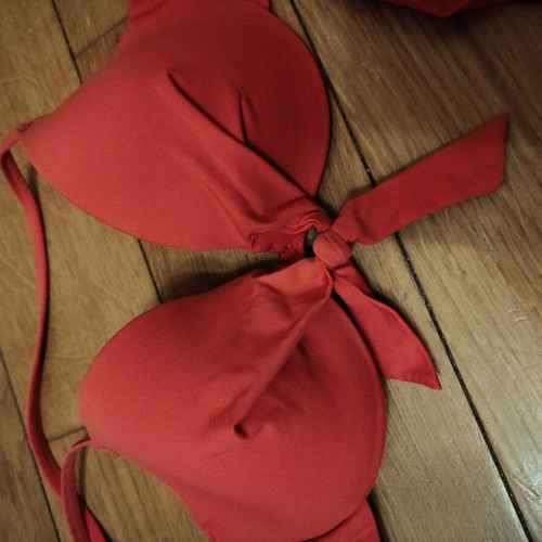 Bikini Top like new, pink/coral, size 75B
