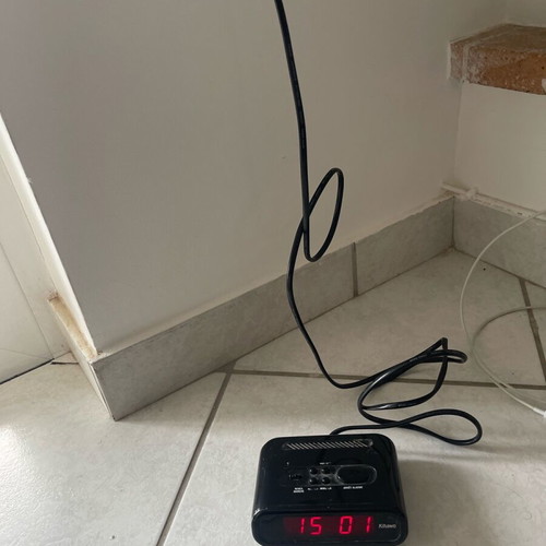 Digital bedside alarm clock like new, tabletop