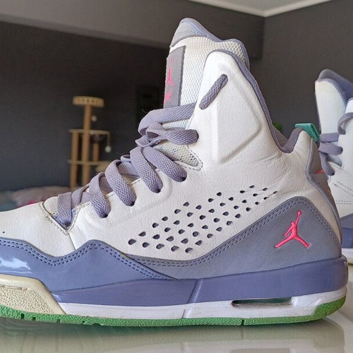 Jordan Flight SC-3 used athletic shoes size 40, white with purple and turquoise