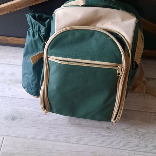 Picnic backpack like new