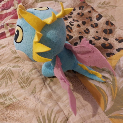 Plush dragon like new