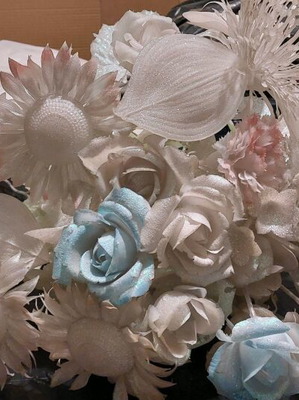 Plastic flowers like new, pack of 22, white and blue