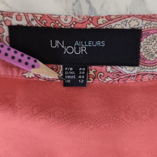 Silk sleeveless top Un Jour Ailleurs like new, pink coral paisley