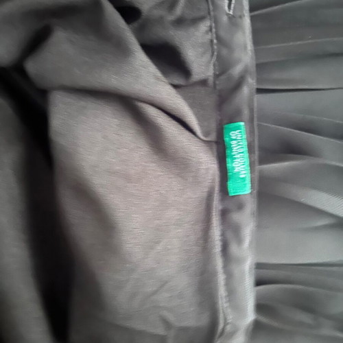 BENETTON pleated thin skirt, with lining, brown color, size 42 (M), thin and lightweight.